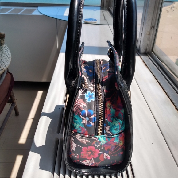 💝 Bebe handbag/ crossbody bag EUC - Picture 6 of 9